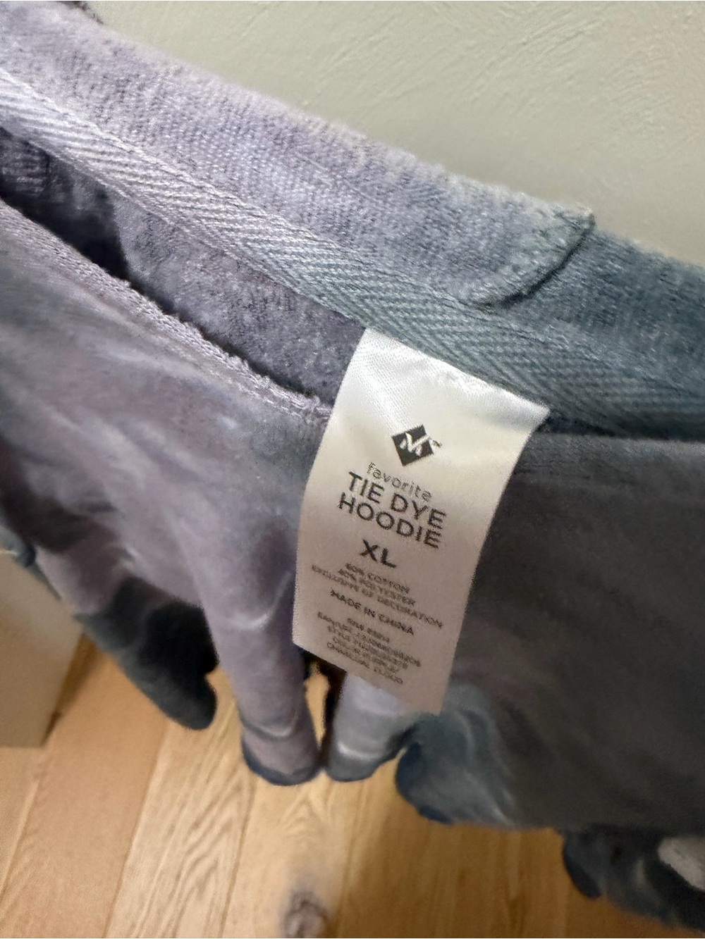 Women's Tie-Dye V-Neck Hoodie in Lavender and Charcoal - Picture 2 of 2